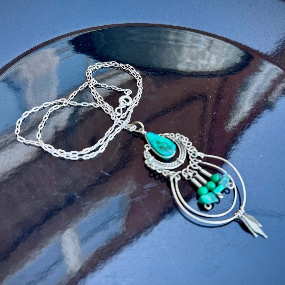 Delicate 𝅺Turquoise & Silver Tone Chain Necklace - Picture 5 of 7
